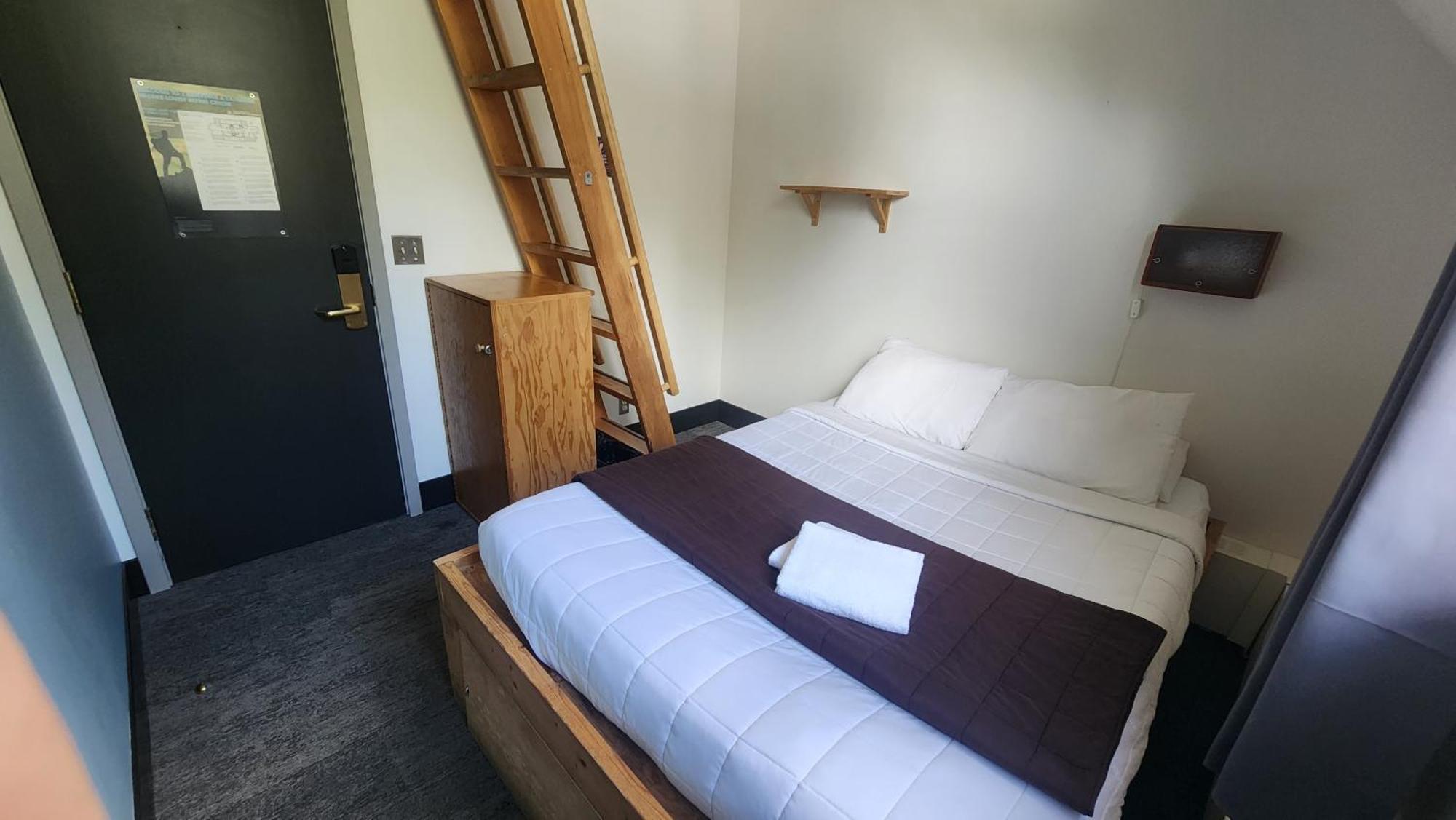 Hi Lake Louise Alpine Centre - Hostel Экстерьер фото
