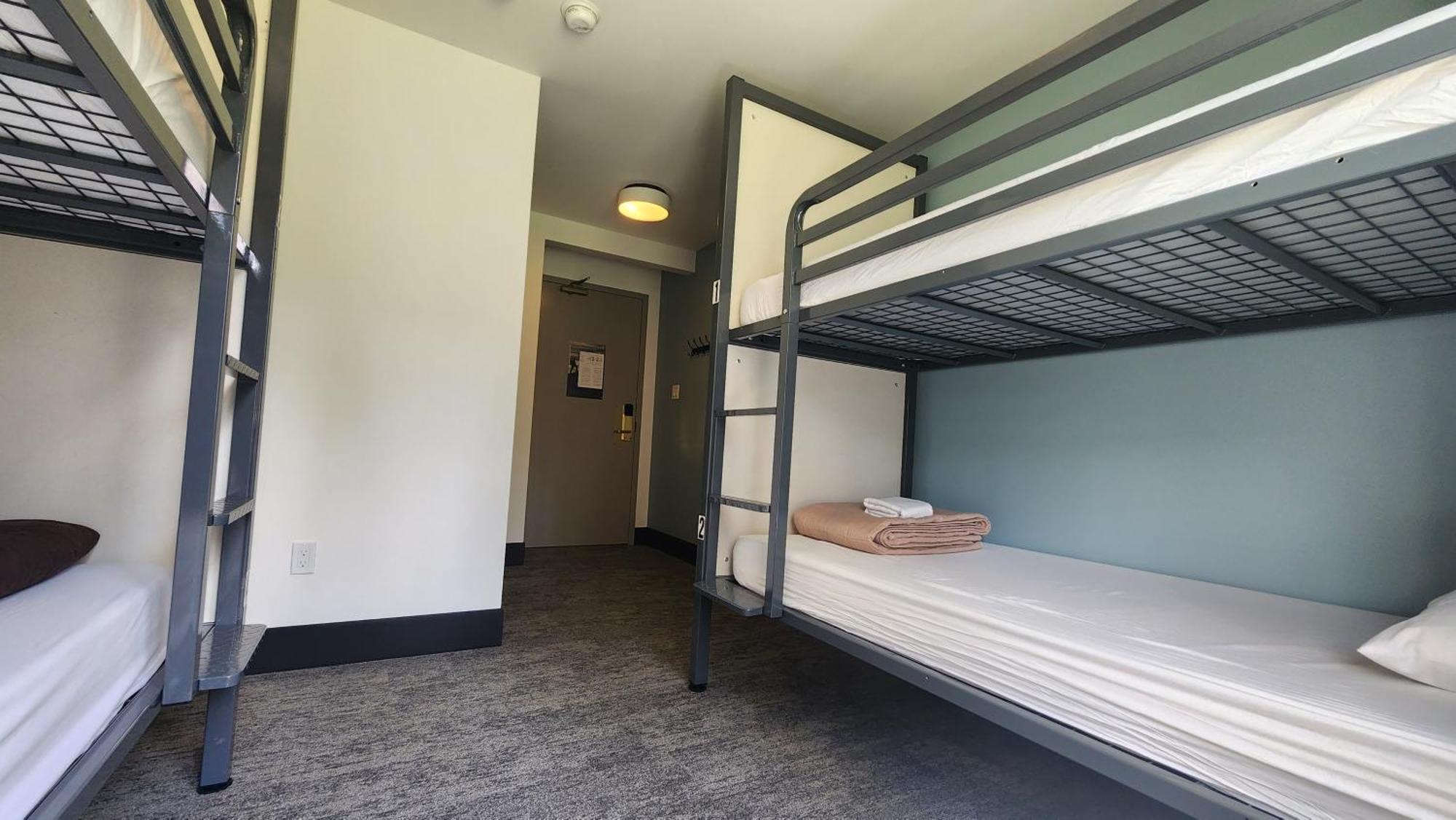 Hi Lake Louise Alpine Centre - Hostel Экстерьер фото